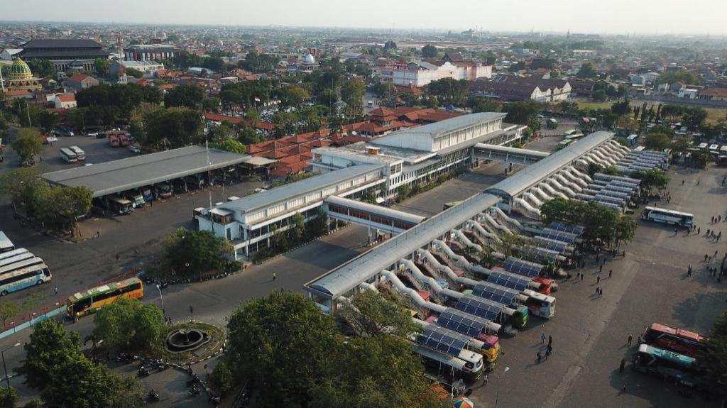 Oyo 1330 Hotel Cahaya 3 Surabaya Buitenkant foto