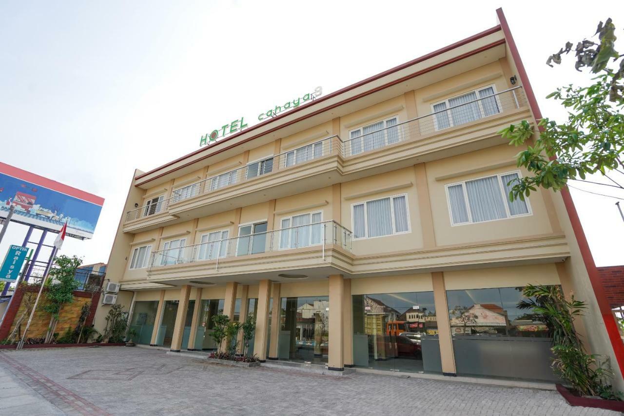 Oyo 1330 Hotel Cahaya 3 Surabaya Buitenkant foto