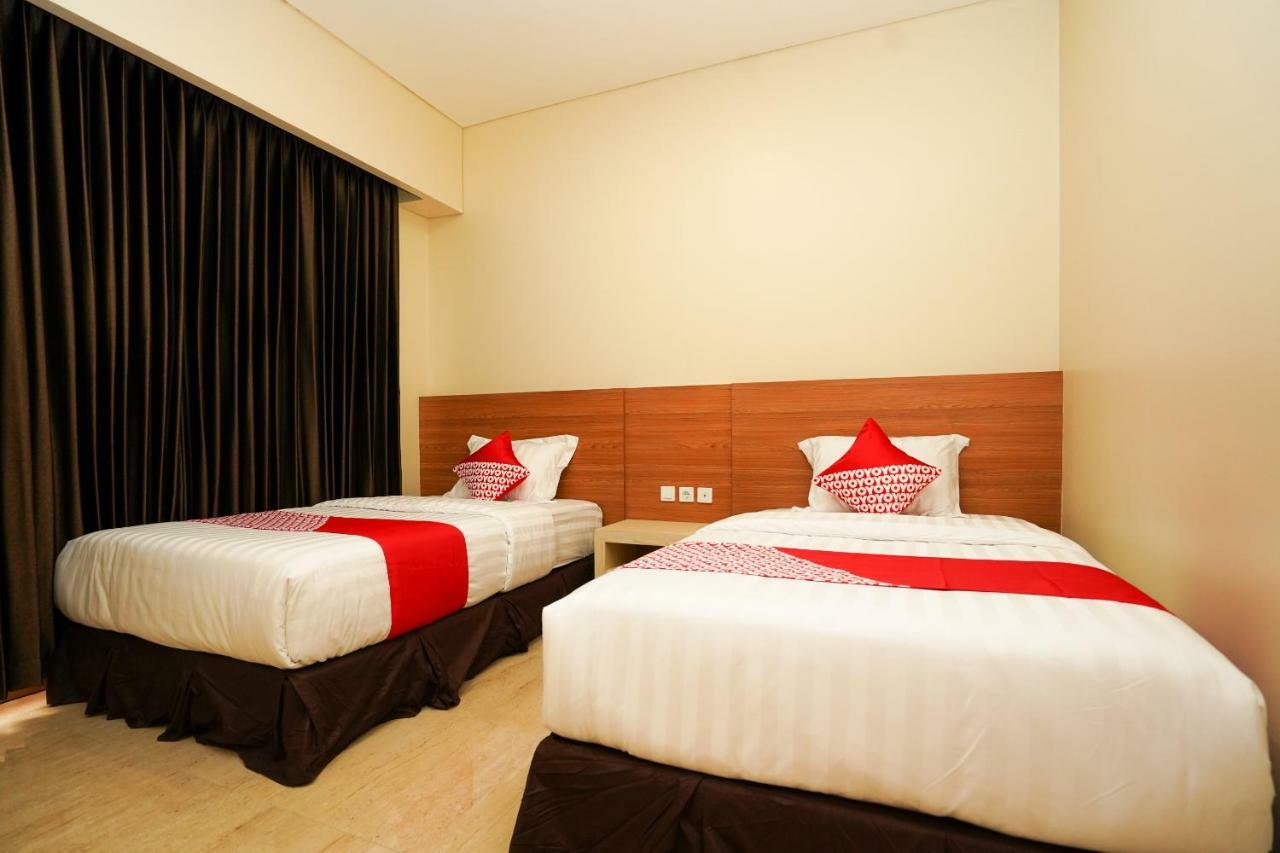 Oyo 1330 Hotel Cahaya 3 Surabaya Buitenkant foto