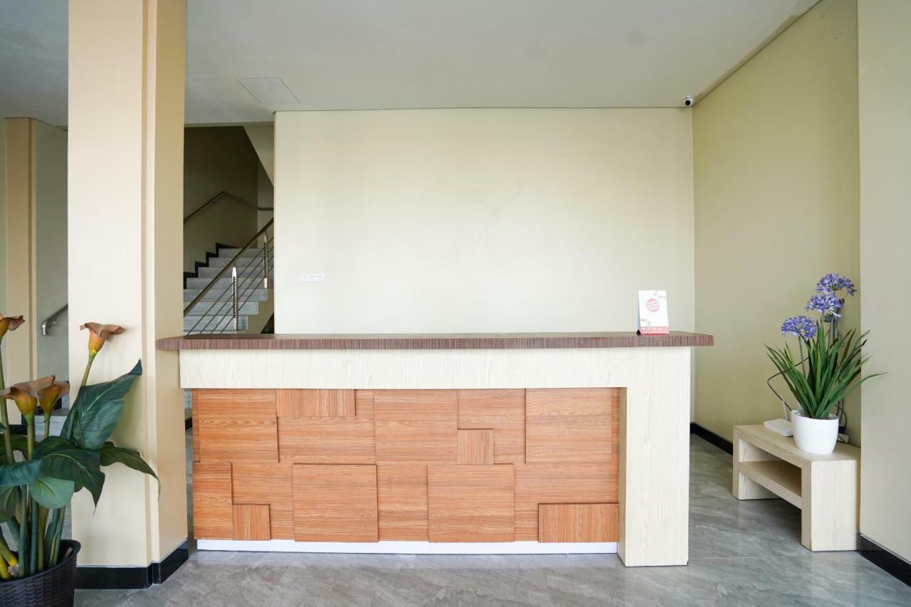 Oyo 1330 Hotel Cahaya 3 Surabaya Buitenkant foto